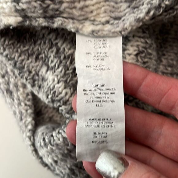 Kenzie sweater with flare cuffs. Size Medium. - Picture 5 of 7